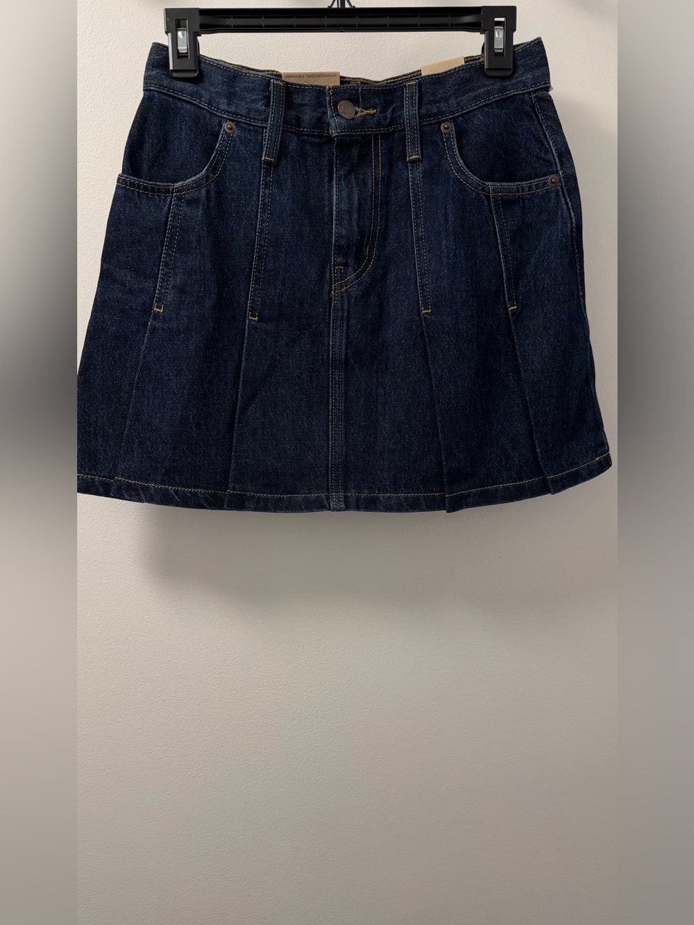 NWT Levi’s Pleated Denim Mini Skirt Dark Wash Size 25